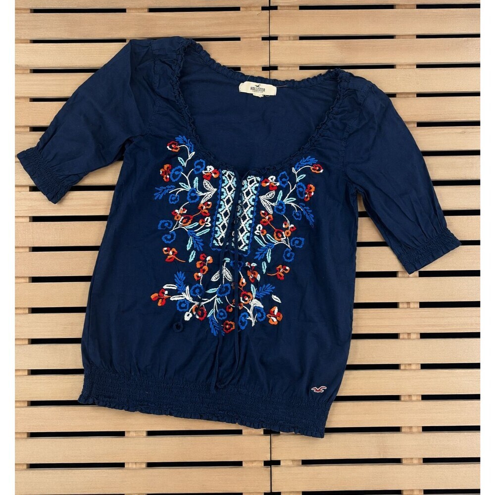 Hollister Embroidered Tie & Button Front Blouse Navy Blue Smocked Size Medium